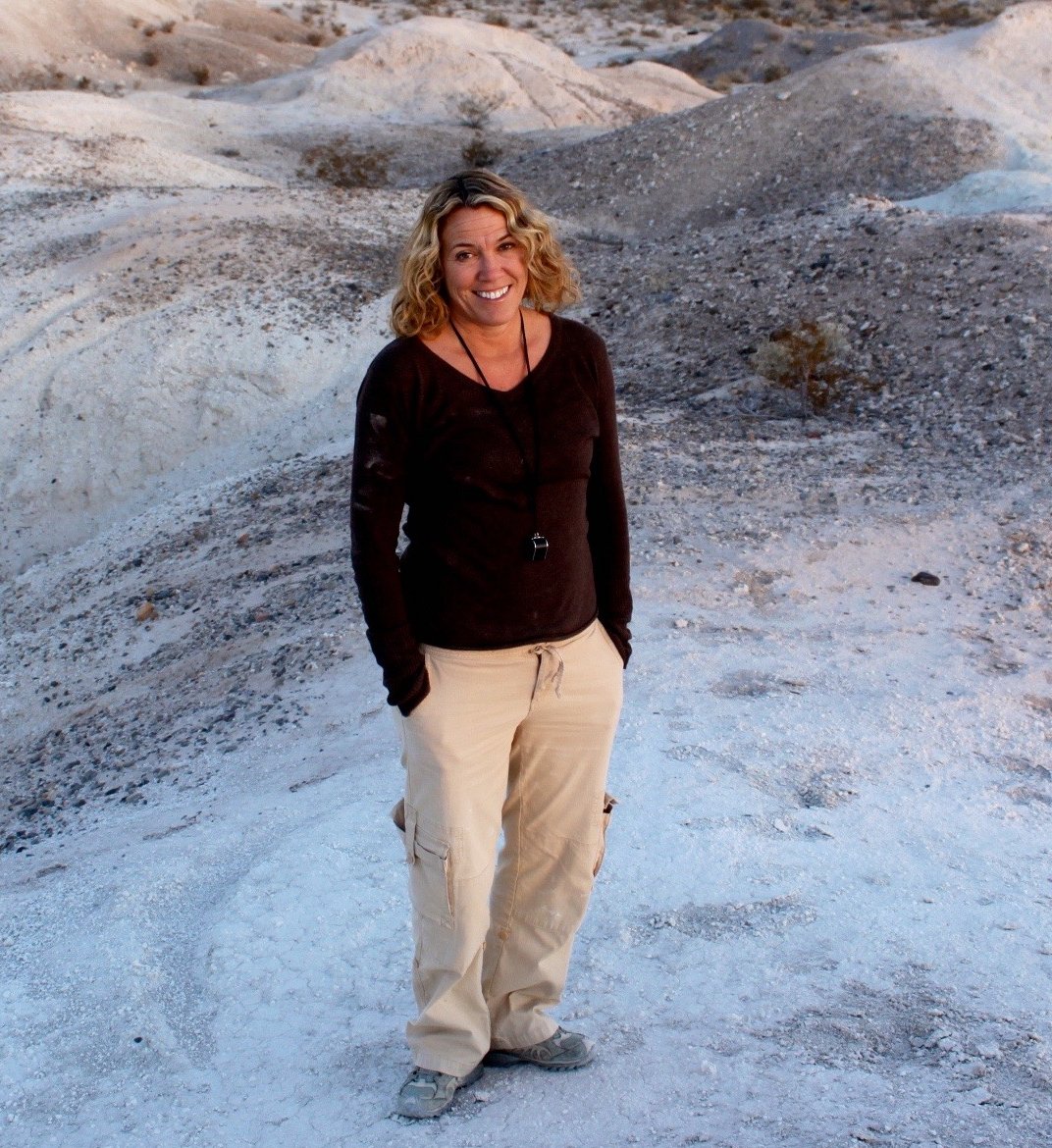 usgs_climate's tweet photo. This #OneOnOneWednesday, we talk to @USGS geologist Kathleen Springer to learn what ancient footprints👣have to do with #ClimateChange & how studying #paleoclimate can help us prepare for the future! Read the interview on our Instagram @usgs_climate
@NatlParkService #WomenInSTEM https://t.co/2TxwQgML4L