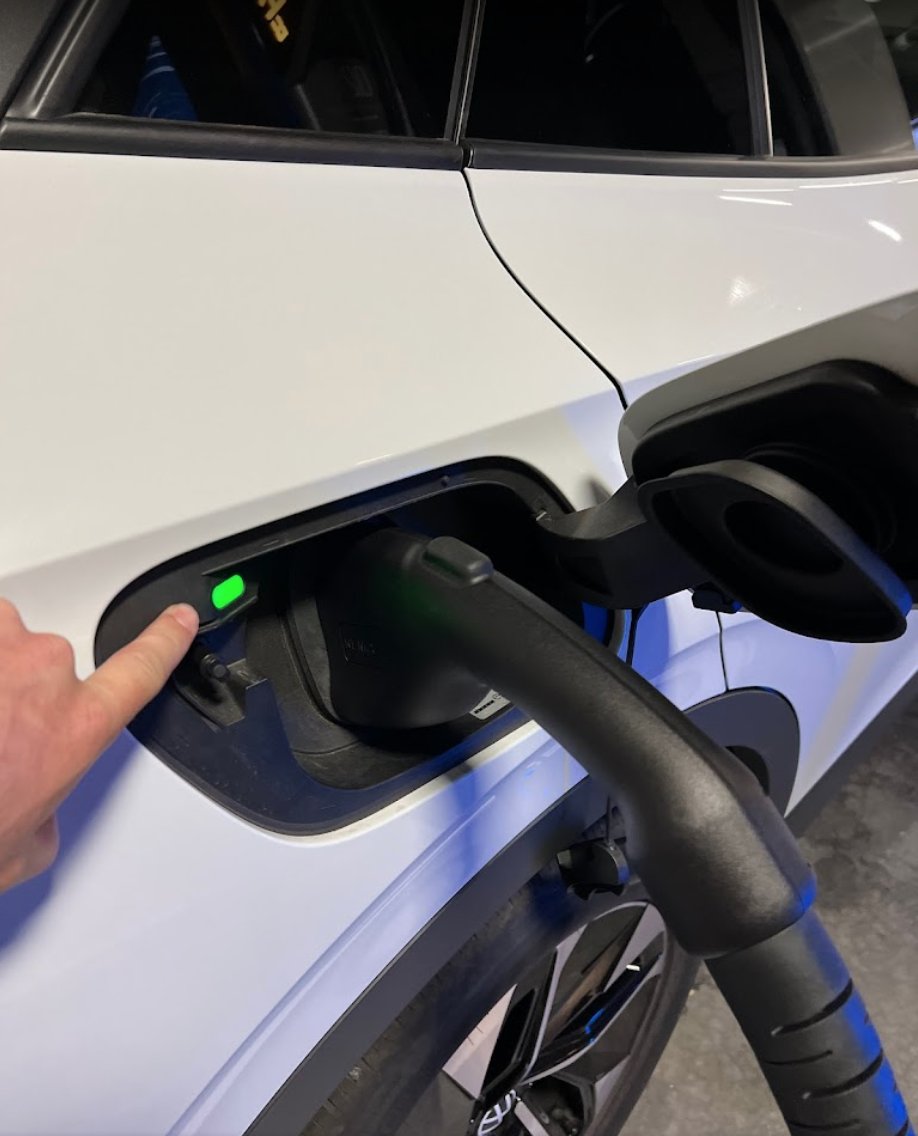 coilelectric's tweet photo. Photos of our latest @VoltaCharging DC Fastcharger installation from a happy customer.
These Level 3 chargers are always fun to see in-action!
#Volta #VoltaCharging #DCFastCharging #FastCharging #DCFastCharger #goelectric #electricmobility #evcharger #evcharging #ev #evs #evse https://t.co/ypACLb3RPp
