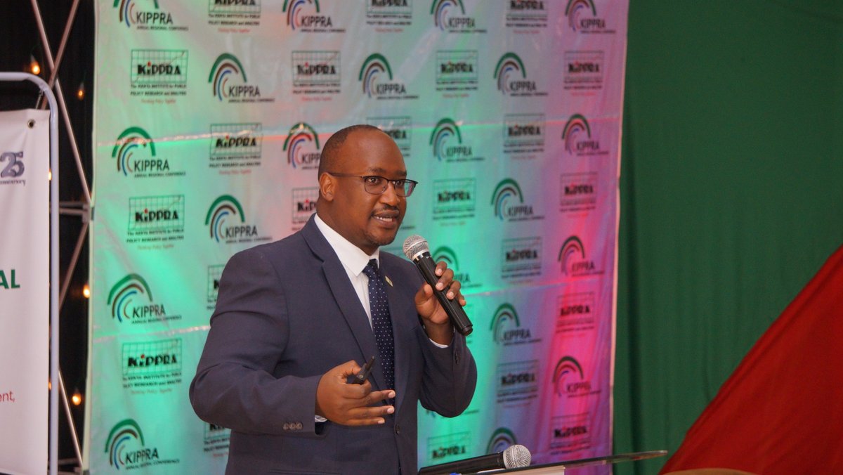 KIPPRAKENYA's tweet photo. The Green Bond Principles are voluntary process guidelines that recommend transparency and disclosure and promote integrity in the development of the Green Bond market- Mr David Irungu of @NSE_PLC speaking at #KIPPRAConference2022 during a presentation on Harnessing Green Bonds. https://t.co/av5DJj7KNZ