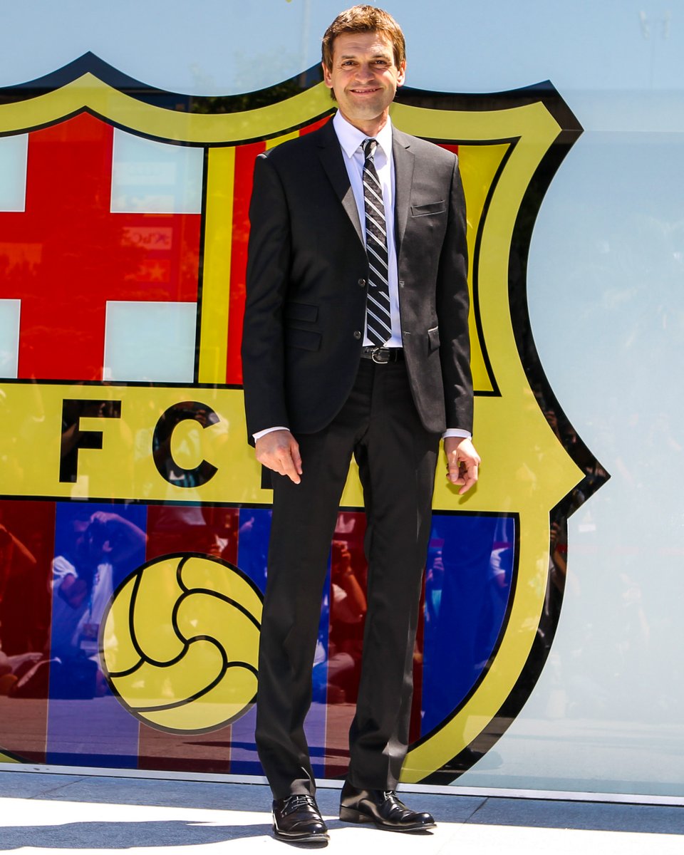 FCBarcelona_es's tweet photo. Hoy hace 10 años de la presentación de Tito Vilanova como entrenador del Barça 💙❤️ https://t.co/jjubpydK3m