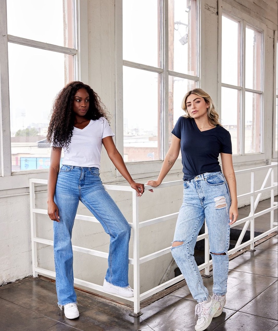 When in doubt of what to wear, jeans and a Smartblanks tee 
👖👚 smartblanks.com 

#wholesaleapparel #wholesaleloungewear