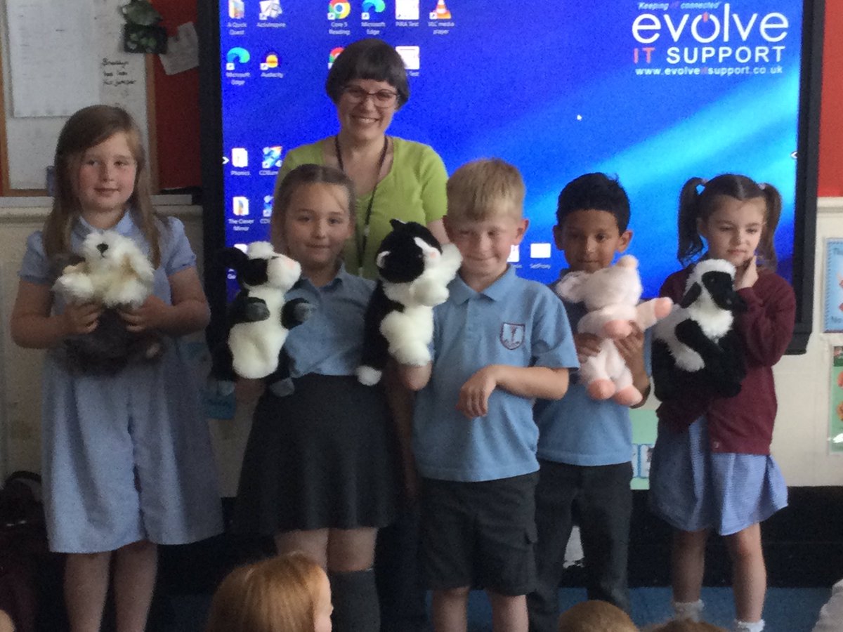 EllisonPrimary's tweet image. #amjamesauthor visited Year 1 to share her animal poems and riddles! We really enjoyed guessing the animal! #EllisonEnglish #Ellisoncommunity