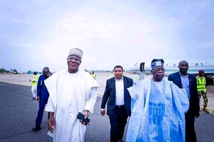NdyRajas's tweet photo. Listen: To some of y'all, Tinubu is a good man no doubt but if Tinubu has helped you or your family in any way, gather your family and go and thank him. You cannot use the future of Nigerians as a or token of appreciation.
Ameerah 🙏
#PeterObiForPresident2023
#gistlover
#Papaya https://t.co/pm9fiGiSFp