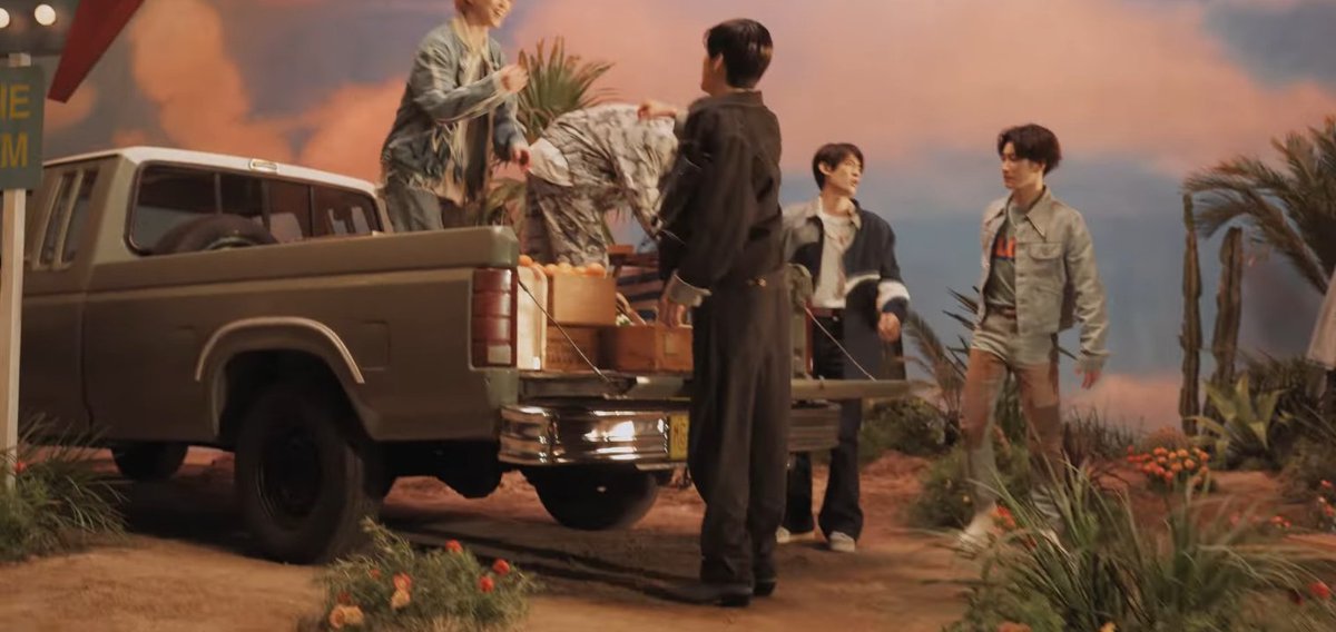 📰| Hoje as 9:00, foi lançado o novo mv do Snow man, Orange kiss.