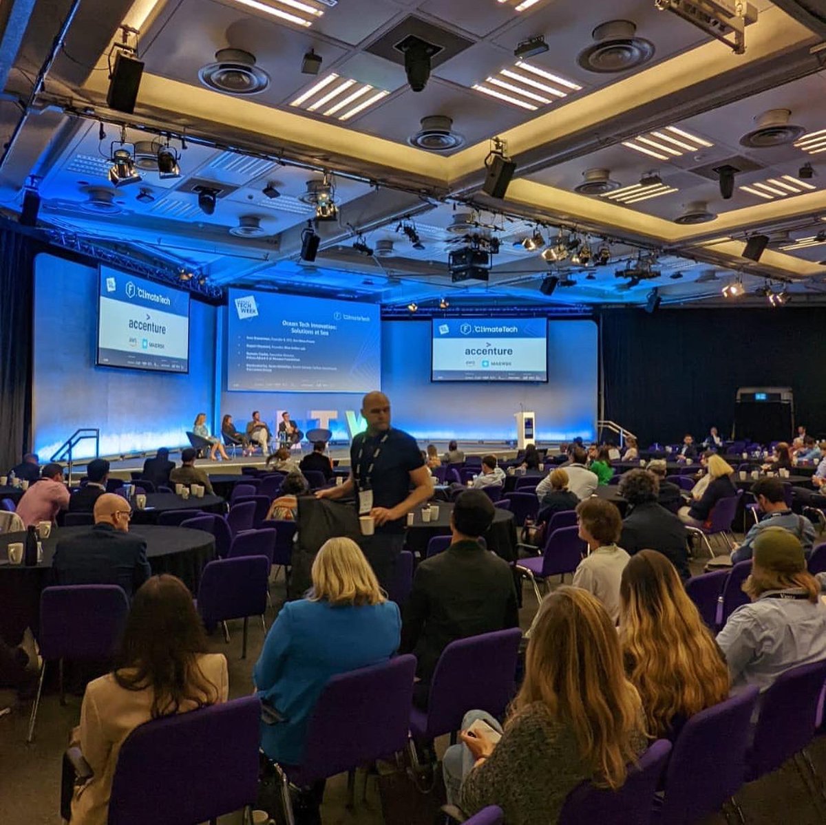 bedigital_uk's tweet photo. London Tech Weekπ
Our Sales Director, Gareth Davies is representing @bedigital_uk at @LDNTechWeek at @QEIICentre, London, exploring all things tech
@HoloLens
#bedigital #LondonTechWeek #LTW #LTW2022 #TechForGood #LondonTechScene #LDNTechWeek #FutureOfTech #Tech #HoloLens #VR https://t.co/DZfO6siY01