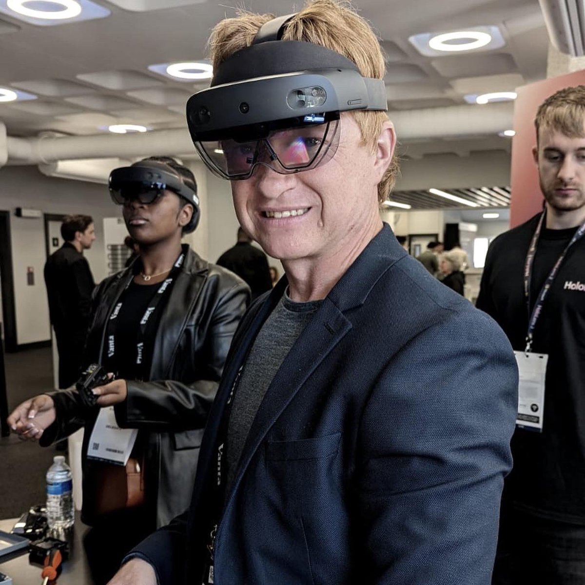 bedigital_uk's tweet photo. London Tech Weekπ
Our Sales Director, Gareth Davies is representing @bedigital_uk at @LDNTechWeek at @QEIICentre, London, exploring all things tech
@HoloLens
#bedigital #LondonTechWeek #LTW #LTW2022 #TechForGood #LondonTechScene #LDNTechWeek #FutureOfTech #Tech #HoloLens #VR https://t.co/DZfO6siY01
