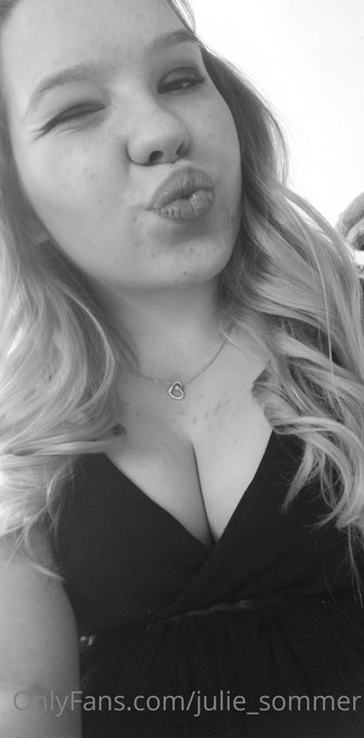 Knutscha meine Lieben.... 😘 https://t.co/RCJTUwBikT https://t.co/4XPu2AmQTf