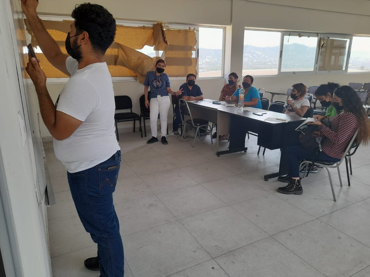 uemilianozapata's tweet photo. 👏😍👉Hoy queremos presentarte y felicitar a Joaquín López, alumno de LPYN 8° tetramestre👌, quién además es maestro voluntario y demuestra su amor a la #UNEZ al presidir el Club de Dibujo e ilustración📝✒️ ¡Muchas gracias Joaquin! #OrgulloUNEZ 🔔 ❤️ https://t.co/W3PeQ9Mt8Y