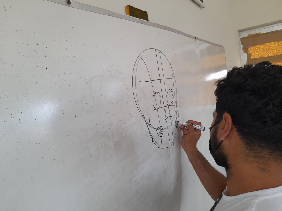 uemilianozapata's tweet photo. 👏😍👉Hoy queremos presentarte y felicitar a Joaquín López, alumno de LPYN 8° tetramestre👌, quién además es maestro voluntario y demuestra su amor a la #UNEZ al presidir el Club de Dibujo e ilustración📝✒️ ¡Muchas gracias Joaquin! #OrgulloUNEZ 🔔 ❤️ https://t.co/W3PeQ9Mt8Y