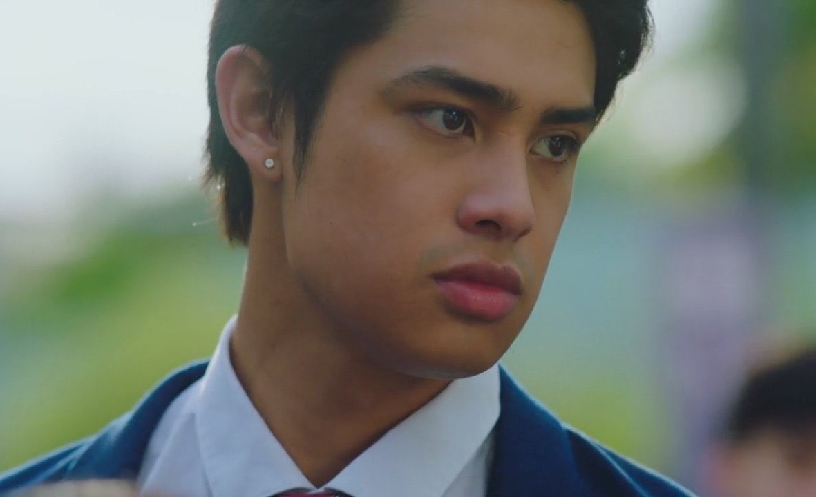 dawnbelleee's tweet photo. THAT LOOK!!! HIS EYES SAYING, PUTANGINA WALANG KAHIT SINONG PWEDENG MANAKIT SA MAHAL KO!!!!!!!!! https://t.co/dm6X8KcfE6