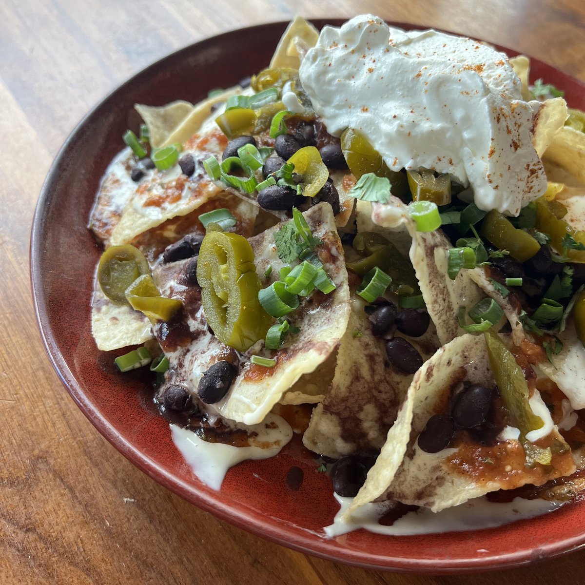 ElCortijoVT's tweet photo. You can't go wrong with a pile of our classic nachos. Queso fundido &amp; salsa taquera &amp; sour cream, oh my! A nice little midweek snack to enjoy for lunch or dinner.

•⁣⁣⁣
⁣⁣⁣
•⁣⁣⁣
⁣⁣⁣
•⁣⁣⁣

#elcortijo #elcortijovt #mexicanfoodlover #nacholove #farmtotaco #eatlocal https://t.co/kbwzwBrK4E