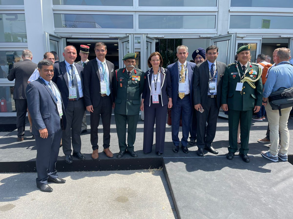 ThalesAsia's tweet photo. #Thales team led by Pascale Sourisse was honoured to welcome Indian delegation led by Lt Gen Shantanu Dayal, UYSM, AVSM, SM, VSM, Deputy Chief of Army Staff (CD&amp;S) at our stand in #Eurosatory2022, #Paris and showcase our latest capabilities supporting modernisation of defence. https://t.co/WvUG5Fj2V7