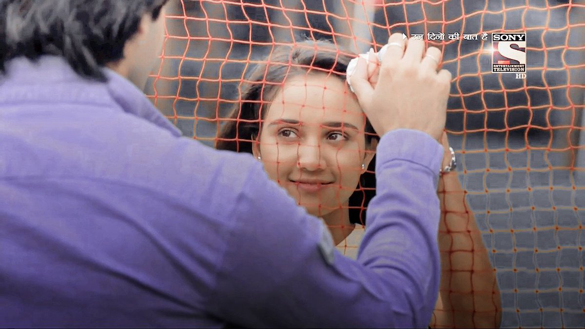 That handhold was another level please🔥-
#YehUnDinonKiBaatHai #AshDeep
#samaina #AshiSingh #RandeepRai <a href="/Ashisinghh/">Ashi Singh</a> @irandeeprai