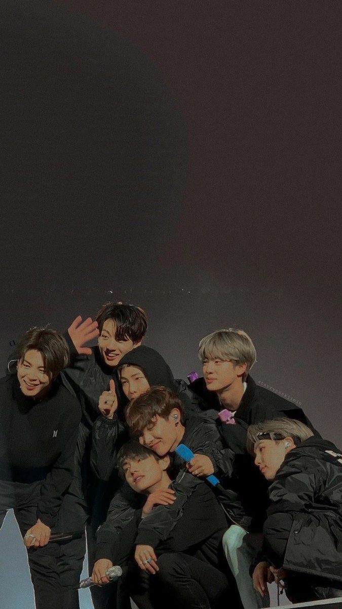 dannasssi's tweet photo. i miss u, bangtan 💜🥺 https://t.co/jzpdgEInG9