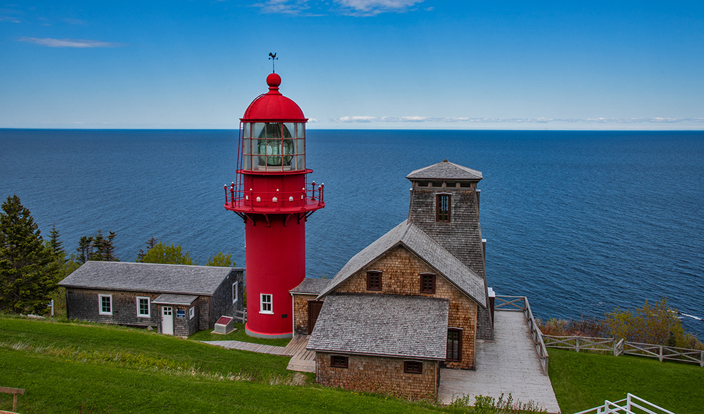 KarpanParkland's tweet image. The Pointe-à-la-Renommée lighthouse along Quebec's #Gaspe coast. North America's first maritime radio station, installed by Marconi in 1904. #quebecmaritime #quebecbythesea @quebecmaritime  @tourismegaspesie @Tourismgaspesie  #gaspesie  #thephotohour #TMACtravel #TMACYAS bound
