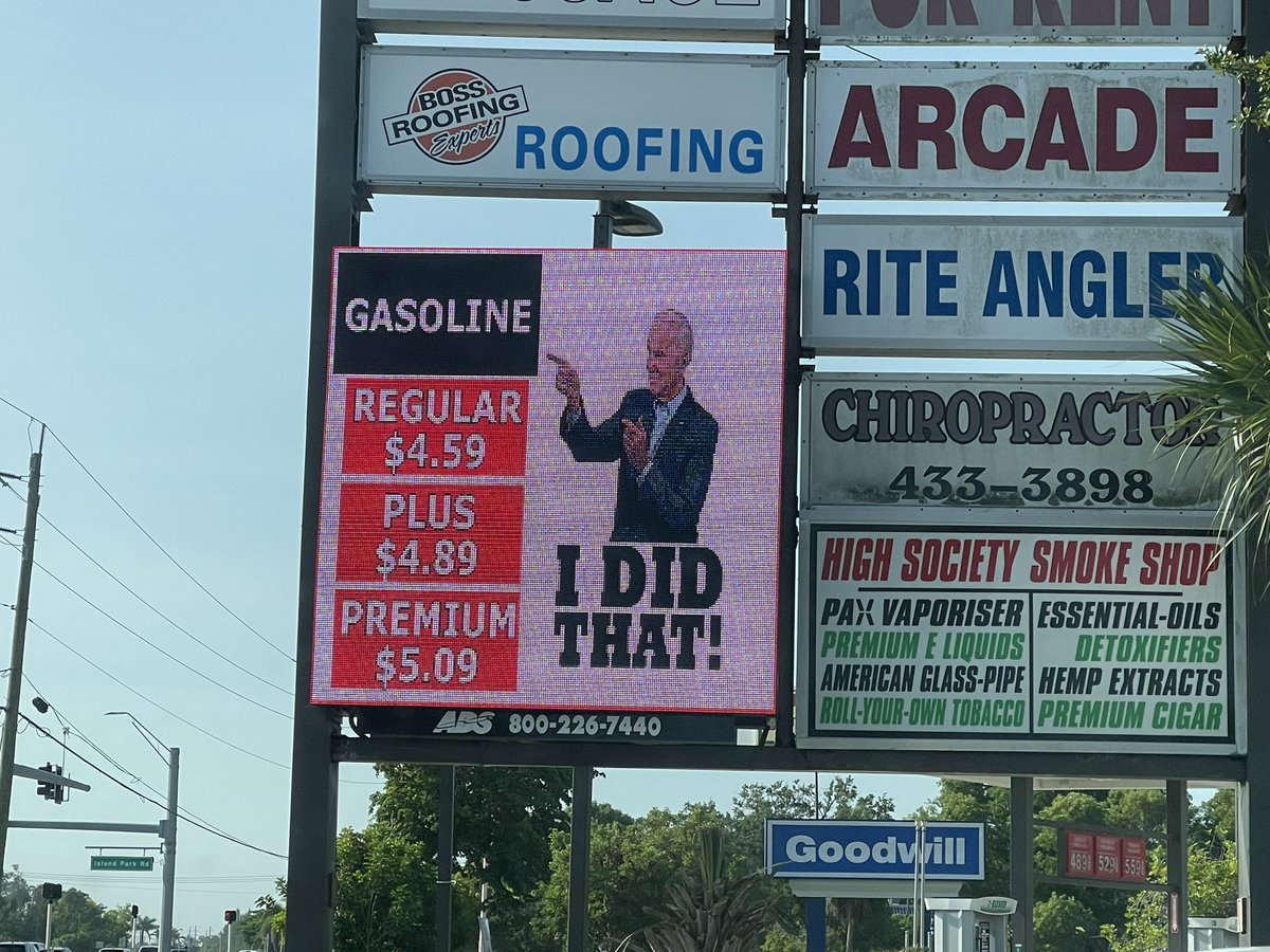 phillippegalitz's tweet photo. @IngrahamAngle This is at my favorite gas station in Fort Myers, Florida https://t.co/vLrwbZlzyS