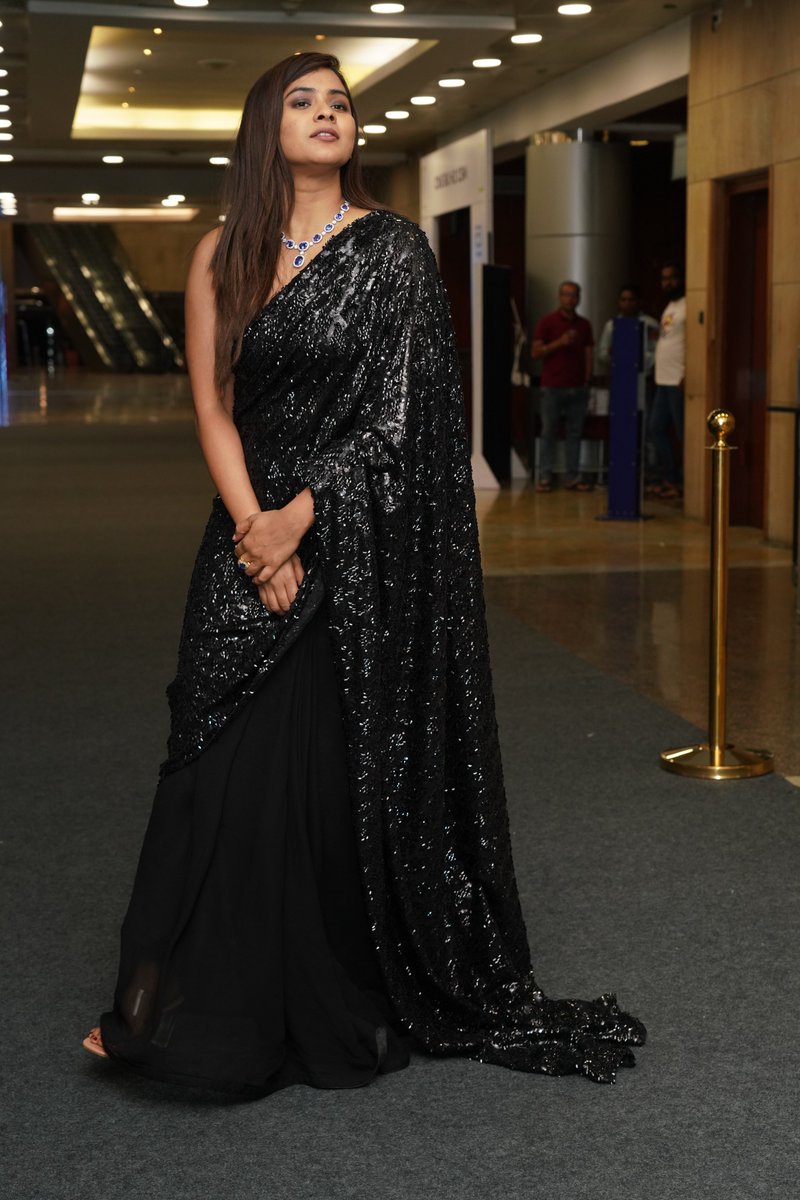 tupaki_official's tweet photo. Hebah Patel just stole our hearts in this gorgeous saree!! 🖤🖤🖤
@ihebahp #HebahPatel #tollywoodactress #tollywoodphotogallery #tollywoodqueen #actresses #actreeslife #ActressGallery #tollywood #tupaki @tupakinews_ https://t.co/Q8IiAAqpyV