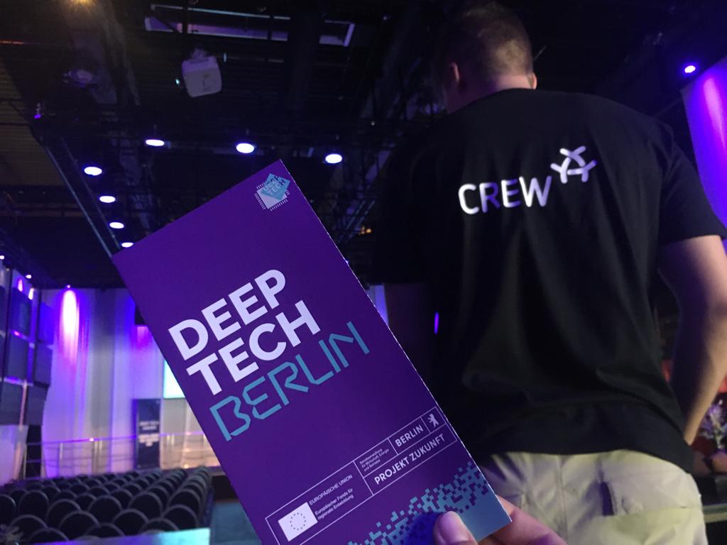 ALEX_berlin_de's tweet photo. Gleich werden die #DeepTechAwards22 @deeptechberlin verliehen! Die @SenWiEnBe zeichnet mit dem Preis Berliner Unternehmen aus. Es werden 50.000 Euro Preisgeld in 5 Kategorien vergeben. Ab 17 Uhr übertragen wir die Preisverleihung live im TV und hier: https://t.co/tIgZEeLywa https://t.co/76wZsj5aRC
