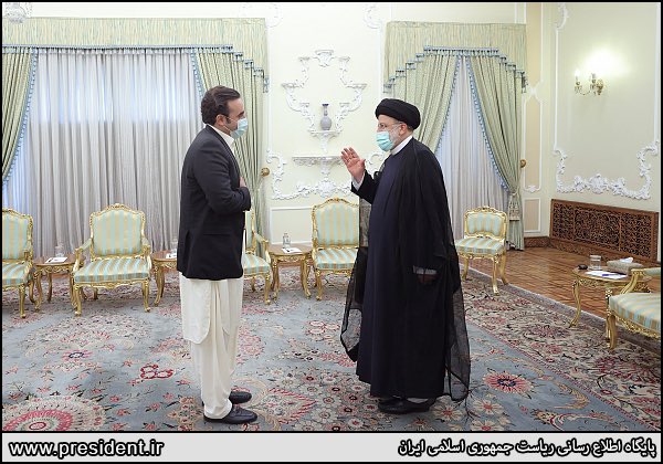 BBhuttoZardari's tweet photo. Pleasure meeting President Ayatollah Ebrahim Raisi. Conveyed good wishes on behalf of PM @CMShehbaz, invited to visit #Pakistan, underscored importance of high level interactions & thanked him for #Iran’s steadfast support on #IIOJK. Discussed enhancing economic cooperation. https://t.co/gJDRItYjLU
