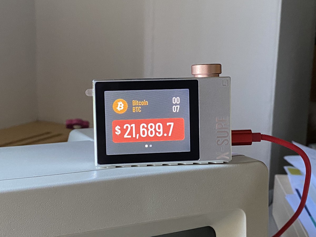 petterij's tweet photo. Tammikuussa Kiinasta tilaamani X-sure tikkeri tuli. Nyt kelpaa seurata reaaliajassa #bitcoin ja #ethereum tippumista - ja uutta nousua. https://t.co/Ze5Ax6UuKw #xsure https://t.co/NPFGGDNQLj