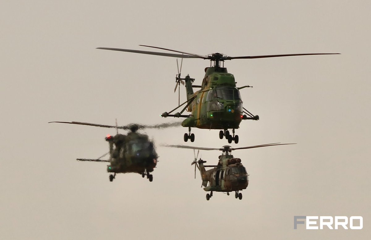 air_comment's tweet photo. Comienzo 4 misión APROC22 ROAF IAR 330 Puma SOCAT
AdA EC725 Caracal
#aircomment #iar330 #baseaerealosllanos #aproc22 #armeedelair
#marinenationale #ec725 #as555 #leab #albacete #castillalamancha #aviationgeek #aviationlovers #aviationphotography https://t.co/Po4q2mrIBO