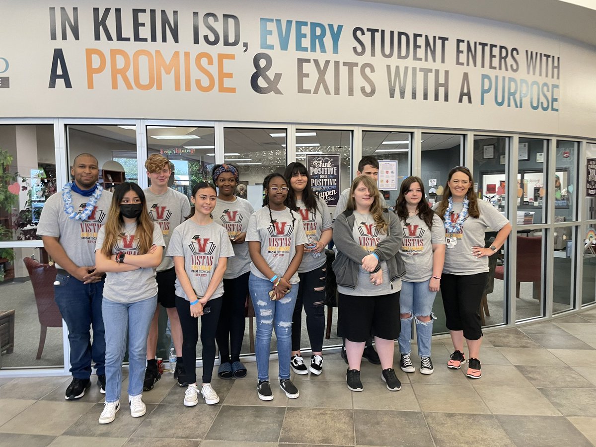 KAdams_Vistas's tweet photo. Our @VistasHSProgram ECHS are on their way to @LSC_UP!!! π¦π#thinklikealion #promise2purpose It is so amazing that @KleinISD offers this opportunity to students! #ECHS https://t.co/nggVtAIYSW