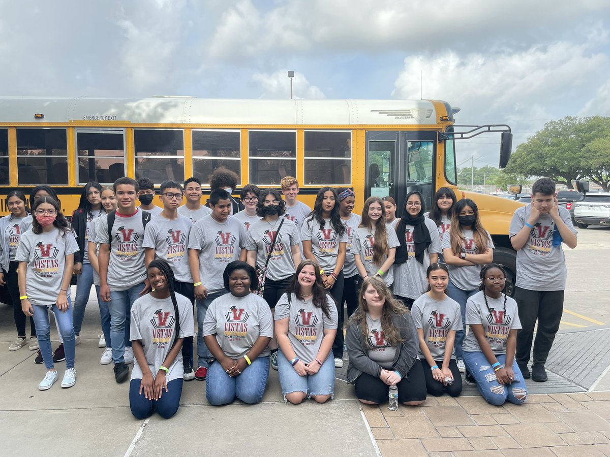 KAdams_Vistas's tweet photo. Our @VistasHSProgram ECHS are on their way to @LSC_UP!!! π¦π#thinklikealion #promise2purpose It is so amazing that @KleinISD offers this opportunity to students! #ECHS https://t.co/nggVtAIYSW