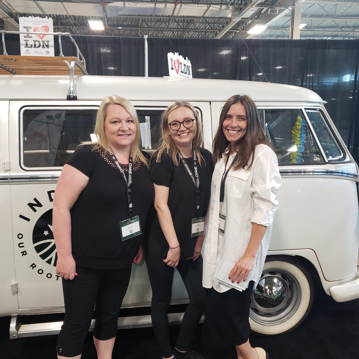 FieldAgronomy21's tweet photo. @indivalife crew! @tormituk missing you! ✌❤🌱🍫 @strainexplorer #cannabiswiki #expo @WesternFair @LondonEDC https://t.co/gc6xv96By8