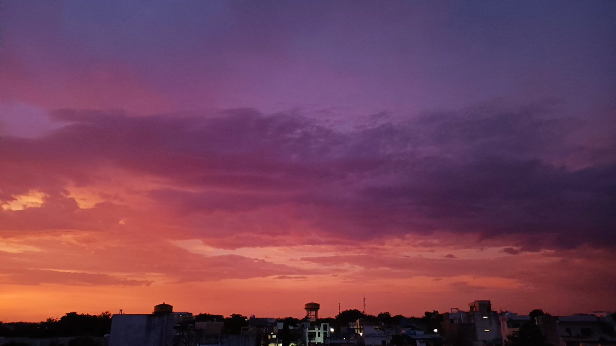 AbeOyeAleve's tweet photo. Todays's evening has all my heart yrr, just look at the hues &amp; colors..🥺❤ | Video is in comments..❤

#NoFilter #ShotOnRealme #Monsoon2022 https://t.co/ul9REcUNhX