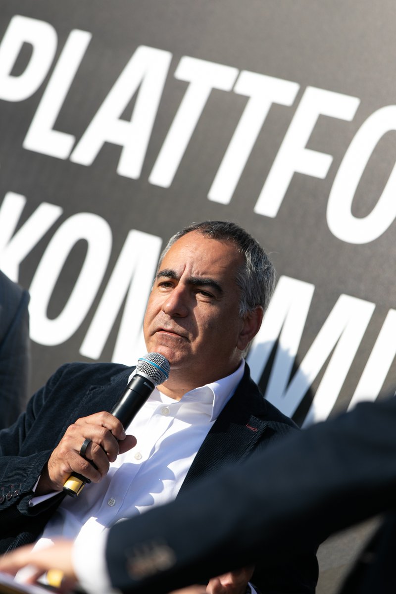 vr_payment's tweet photo. Sommer, Sonne, #Plattformökonomie: Vielen Dank an @Eintracht für einen spannenden Diskussionsabend über regionale #Ökosysteme &amp; den enormen Mehrwert, den ganzheitlich gedachte Services für Kund:innen vor Ort bieten können. @dpd_de 📷 © Eintracht Frankfurt / Martin Ohnesorge https://t.co/tIgYZwxaVm