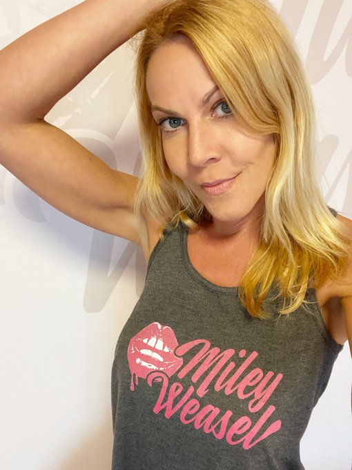 Hey, ich bin jetzt auch endlich bei Onlyfans und Bestfans !! Das solltest du dir nicht entgehen lassen