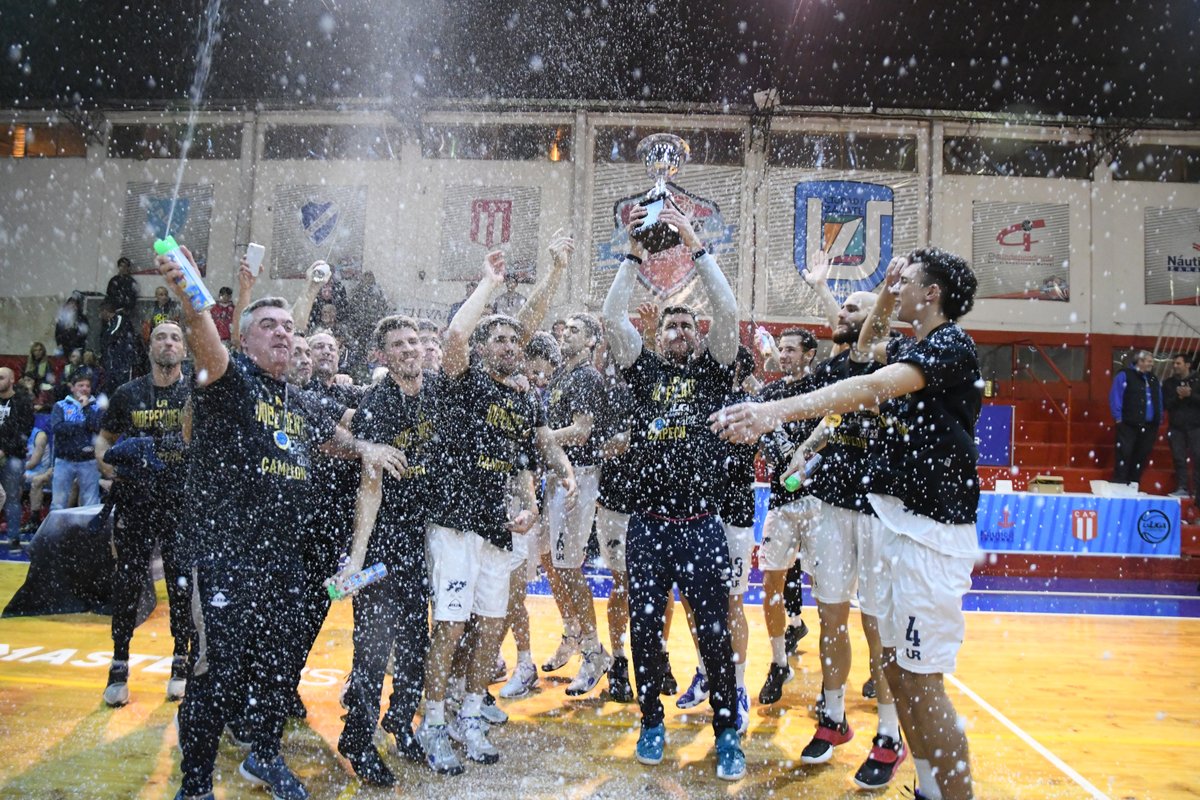 LigaARGbasquet's tweet photo. 🔜 Destino: @LigaNacional.

🏆 ¡@sociosidscoliva es el campeón de la Liga Argentina! https://t.co/xMMK7bC3Gp