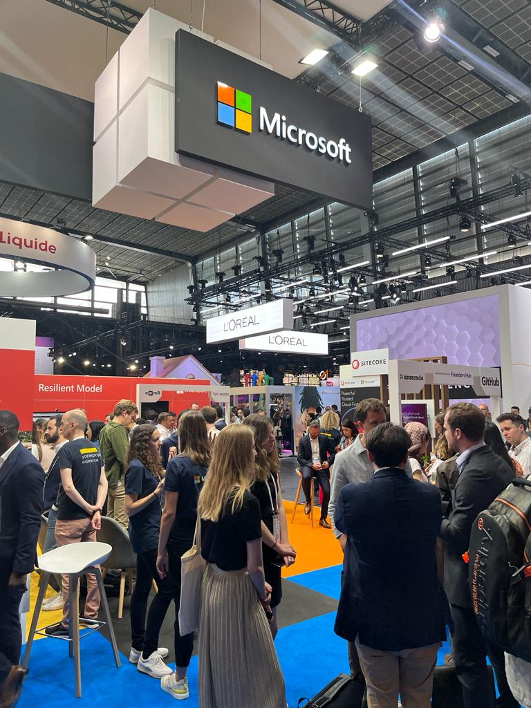 microsoftfrance's tweet photo. [#VivaMS à #VivaTech] Ne soyez pas timides, nos Microsoftees vous attendent stand F30 ! https://t.co/KQ5TYRo6P5