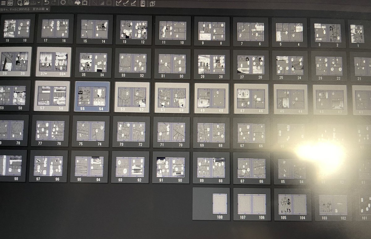 すみません、ネタバレに繋がる部分写ってたので改めて…。100ページのオリジナル漫画ガンガン進めています。7月の半ばまでには書き上げたいと思っています。死ぬ気で描きます…。 