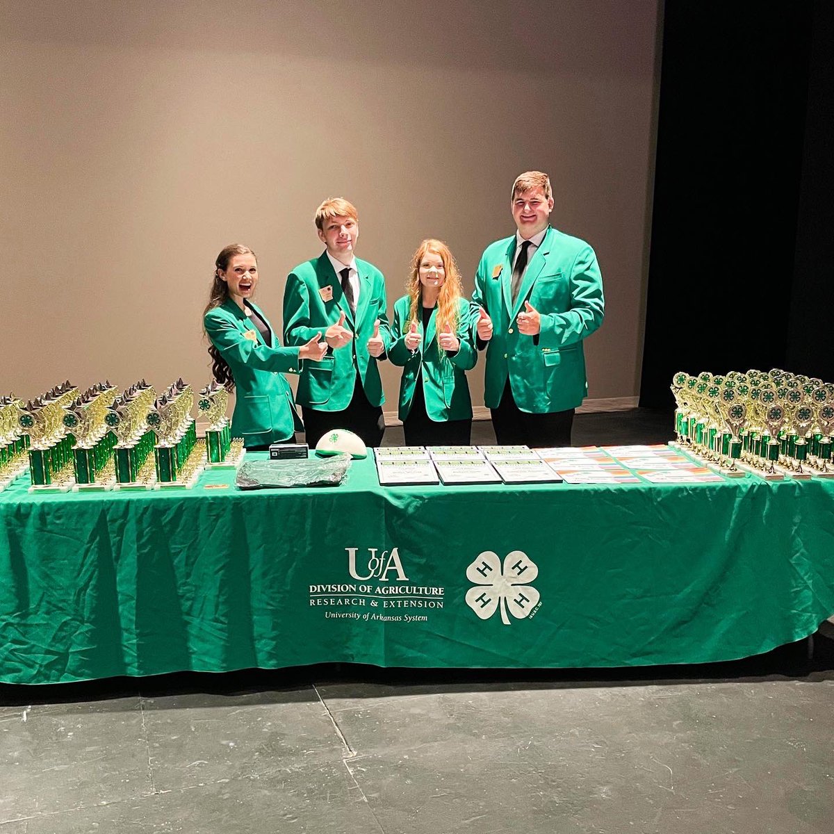 Arkansas4H's tweet photo. ๐OZARK DISTRICT๐
Itโs almost time to kick off your District O-Rama & the #AR4HStateOfficers are pumped to be here with yโall! Good luck at your contests, yell loud when itโs your Countyโs turn for the Spirit Award, & have the best day ever ๐๐๐
#AR4H #OzarkDistrict https://t.co/10SPxkJhqO