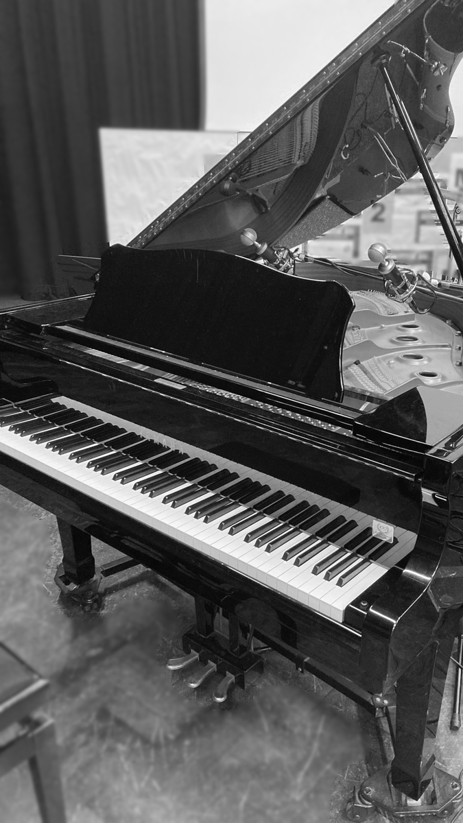 alphatideband's tweet photo. Recently Tom got to play on this beautiful grand piano 🎹 for a couple of the songs on the upcoming collection of tunes ☺️

#AlphaTide #Pianist #Album2 #GrandPiano #TickleTheIvories https://t.co/bCbTkGVwdd