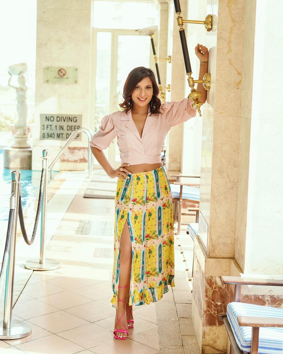 maliniagarwal's tweet photo. Life is cool by the pool! ππ»ββοΈπ
Outfit - #theboozybutton
Styled by - @rishikadevnani
Assisted by - @Romamaityy
HMU - #makeupbydeeptimota
πΈ - #staticimages
Location - #itcgrandcentral
#itcgrandcentral #itchotels #poolside #missmaliniootd #poolvibes #pooloutfit https://t.co/iyQmUVSM6m