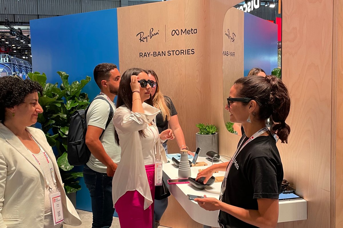 MetaFrance's tweet photo. Faites un pas dans le futur avec Meta 😎
Rejoignez-nous au stand D34, pour un aperçu de l'avenir du divertissement, du travail et des interactions sociales.
Embarquez avec nous pour le #métavers !
#VivaTech2022 #MetaAtVivaTech #MetaStandD34 https://t.co/tPo4Y6CipP