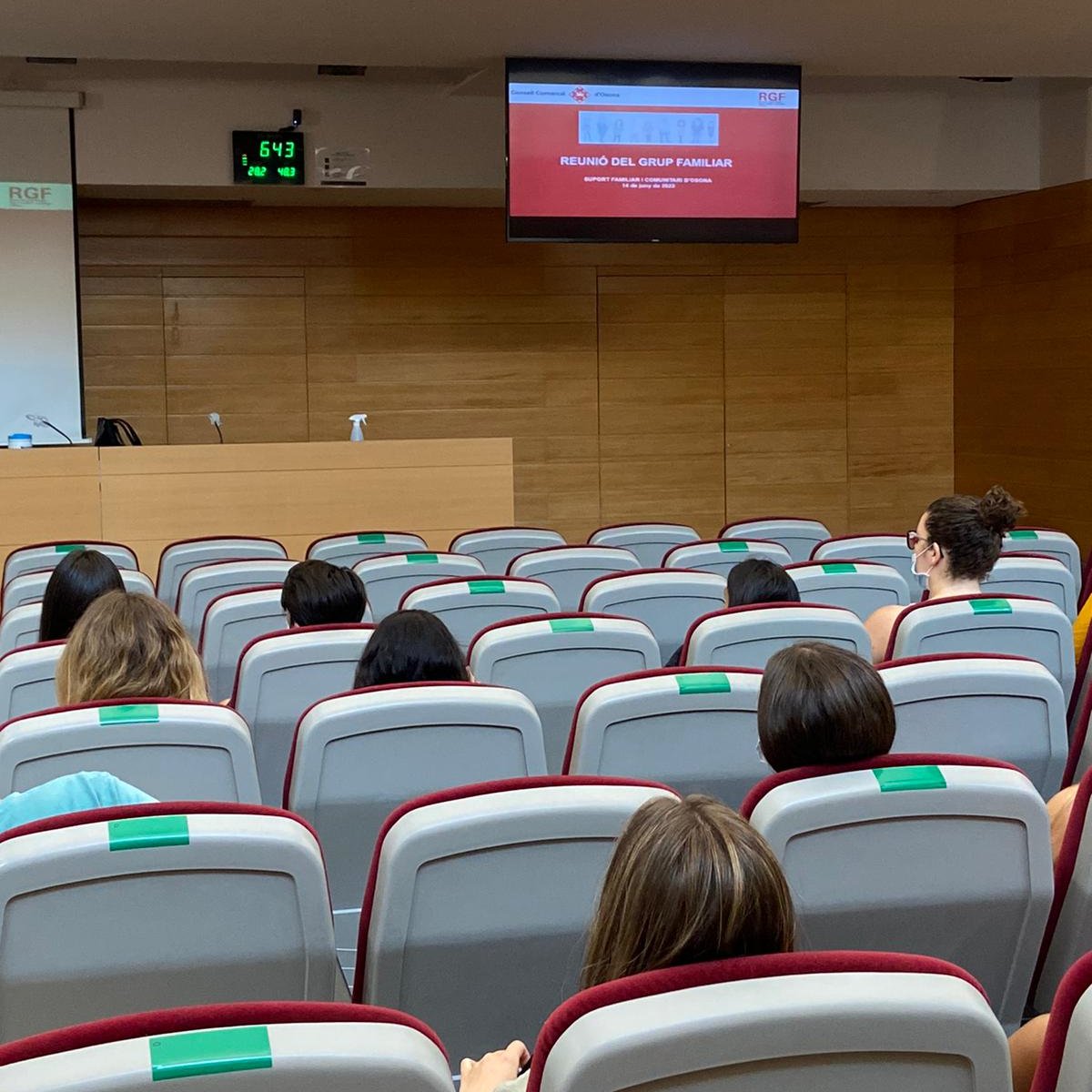 iasgirona's tweet photo. Clouen els #DimecresDocents amb l'espai bibliogràfic "Vincle afectiu i salut mental: aproximació des d'una perspectiva evolutiva", a càrrec de Claudia Castro, #PIR2, i la sessió del convidat "Family Conference Group", l'experiència del grup a Osona, a càrrec d'Anna Matas @CCOsona https://t.co/LtC47sQ1AJ