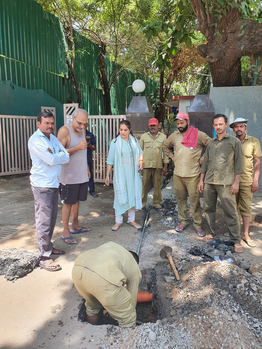 renu_hansraj's tweet photo. In the past one week, received complaints about water issues in the ward.

Visited various places, resolved the issues with the help of staff and received a positive feedback from the citizens.

#ilovejuhu #bjp4juhu #renuhansraj https://t.co/SJslWxWKZi
