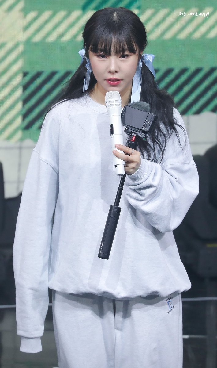with_Light417's tweet photo. 최고의 디자이너
최고의 모델
최고의 뒷태

최최최👍👍👍

#휘인
#wheein https://t.co/msFx1m92xl