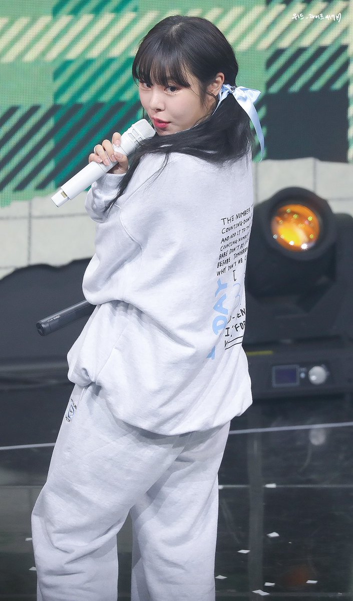 with_Light417's tweet photo. 최고의 디자이너
최고의 모델
최고의 뒷태

최최최👍👍👍

#휘인
#wheein https://t.co/msFx1m92xl