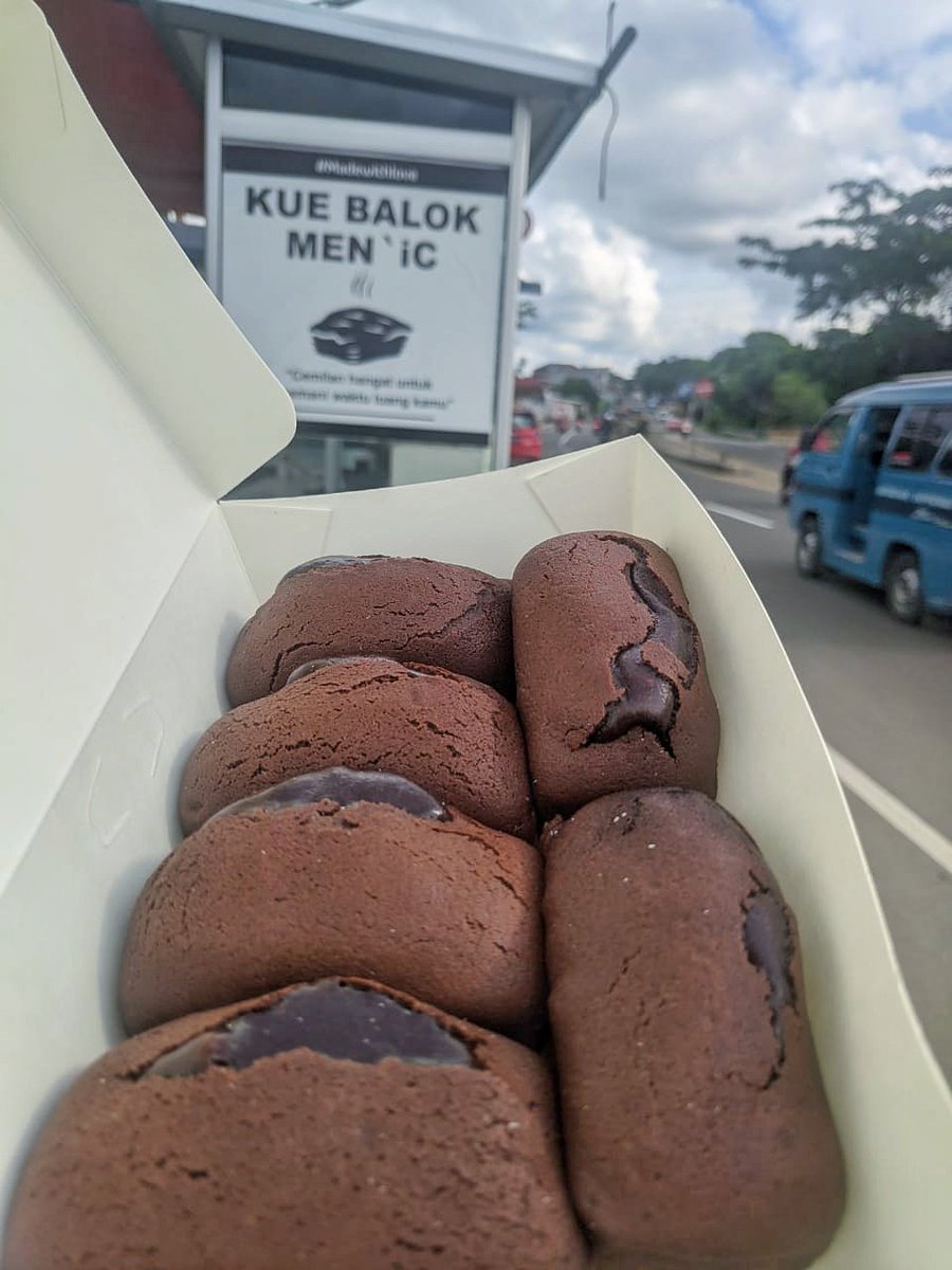Rifai_omen's tweet photo. @infobogor Ada min kue balok nih cocok sekali dengan udara dingin, tambah teh hangat. https://t.co/4z27LSdfXv