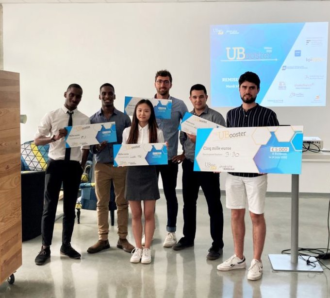 UBee_Lab's tweet photo. Félicitation aux 5 lauréats d'#UBooster2022 ! 
🥇BIBO
🥈Kifoo (+ Prix Impact Sociétal)
🥉AC Dismantling (+ Prix Coup de❤️)
🥉Luckï Thé
🥉FLY
Merci à tous nos partenaires présents pour les avoir départager !
Découvrez les 5 projets récompensés ici ➡️ https://t.co/rox4IFUkHj https://t.co/tqVck0hgUO