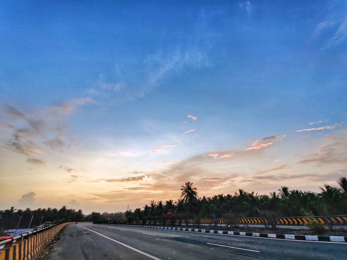 dhruvjoshi730's tweet photo. Wow click..
Location Veraval Bypass, veraval
Courtesy Dhruv Joshi
Capture by OnePlus8Pro
#wowchallenge 
#road https://t.co/5Heif5cvVB