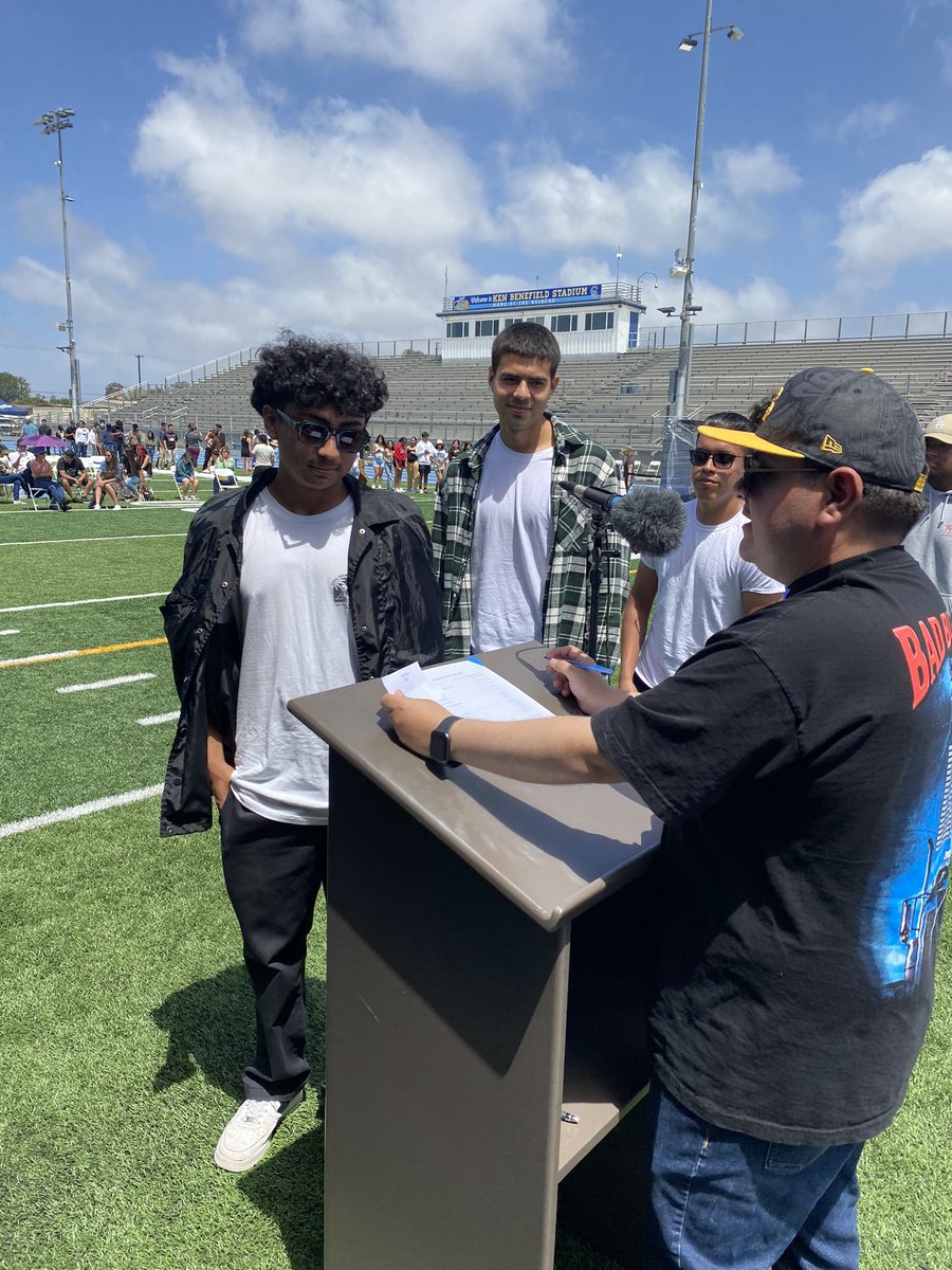 vcalderon1213's tweet photo. Our ELD seniors at graduation practice and Mr. Campos reading their names.  So proud of my students @cihs_raiders Si se pudo 👏🏽👏🏽👏🏽👏🏽 Congratulations to ALL former ELD students @OxnardUnion that will be graduating this week.  🎉🎉🎉🎉 https://t.co/yMbCm55aVF