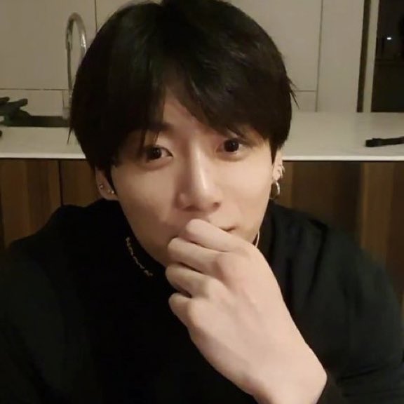 btsaresevennn's tweet photo. — #JUNGKOOK: “Pensé que necesitaba venir aquí para aclarar las cosas. La cena fue destinada a ser el lugar donde podamos charlar cómodamente. Te lo prometo, no tenemos absolutamente ningún plan en separarnos. Bangtan sonyeondan es para siempre” https://t.co/Oi8WmrYHvf