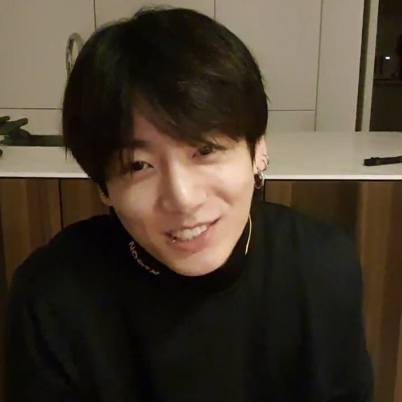 btsaresevennn's tweet photo. — #JUNGKOOK: “Pensé que necesitaba venir aquí para aclarar las cosas. La cena fue destinada a ser el lugar donde podamos charlar cómodamente. Te lo prometo, no tenemos absolutamente ningún plan en separarnos. Bangtan sonyeondan es para siempre” https://t.co/Oi8WmrYHvf