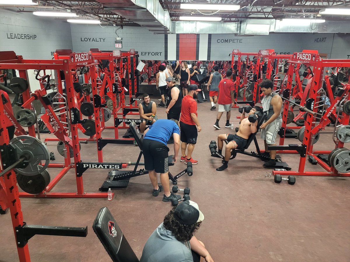 JDRoss91's tweet image. Another great day in #DaCity

Today was X-Over COD on the field and Vert Push/Pull in the weight room. Our athletes are soaking every moment and definitely taking steps to being the absolute best versions of themselves. Cannot wait to see the finished product come this fall!!!!