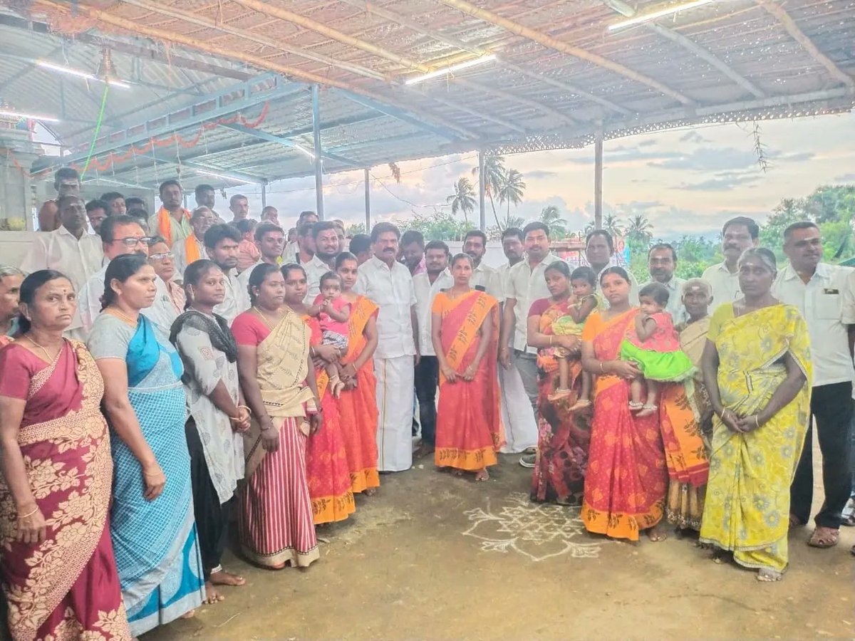 ereswaranoffl's tweet photo. இன்று (15.06.2022) நாமக்கல் மாவட்டம், குமாரபாளையம் வட்டம், பள்ளிபாளையம் அக்ரஹாரம், சங்ககிரி மெயின் ரோடு புதூரில் அமைந்திருக்கும் ஸ்ரீ செல்வ மாரியம்மன் திருக்கோவில் மஹா கும்பாபிஷேக விழாவில் கலந்து கொண்டு சுவாமி தரிசனம் செய்தேன்.! https://t.co/8IAKd6nMiA